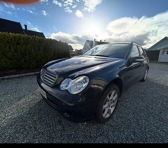 Mercedes-Benz C180 2004 photo 3