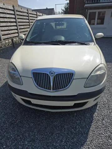 Lancia Ypsilon