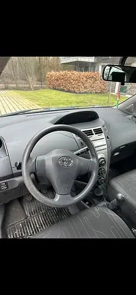 Toyota Yaris 2010 photo 5