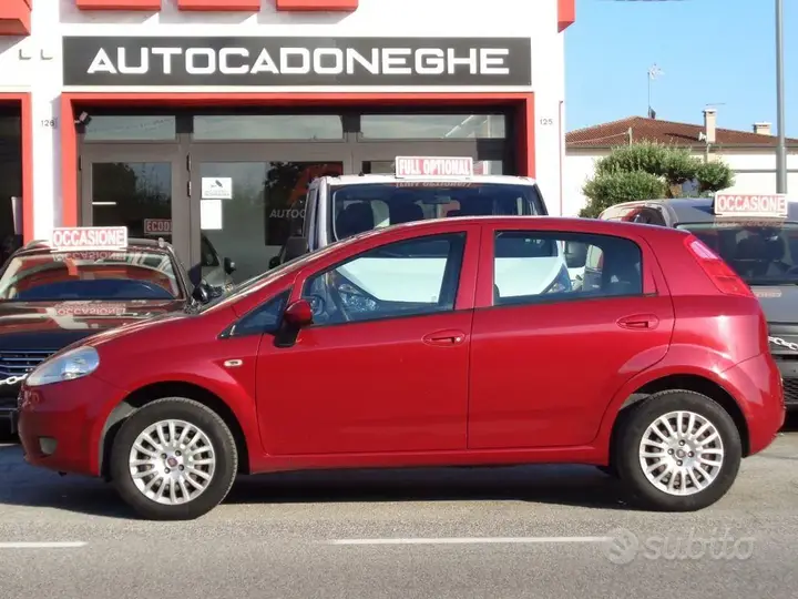 Fiat Grande Punto 2011 photo 3