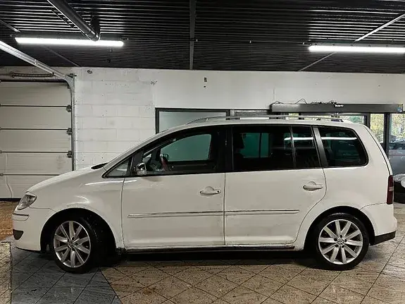 Volkswagen Touran 2007 photo 2
