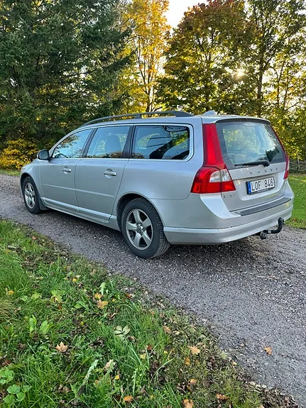 Volvo V70 2011 photo 2