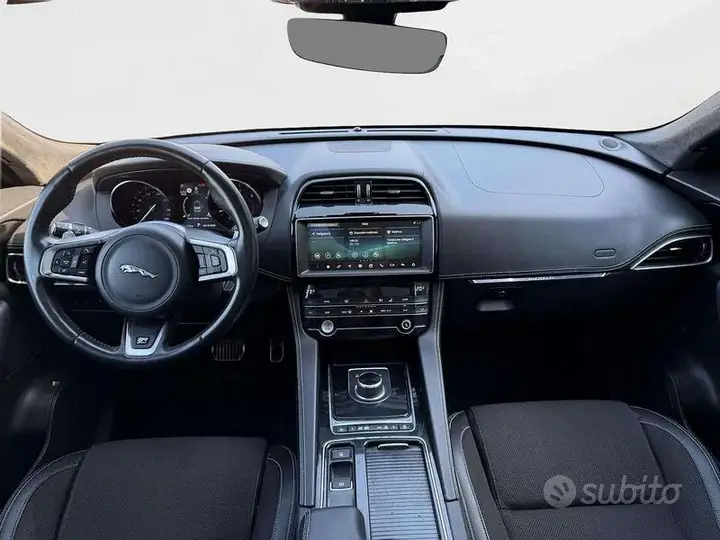 Jaguar F-Pace 2019 photo 4
