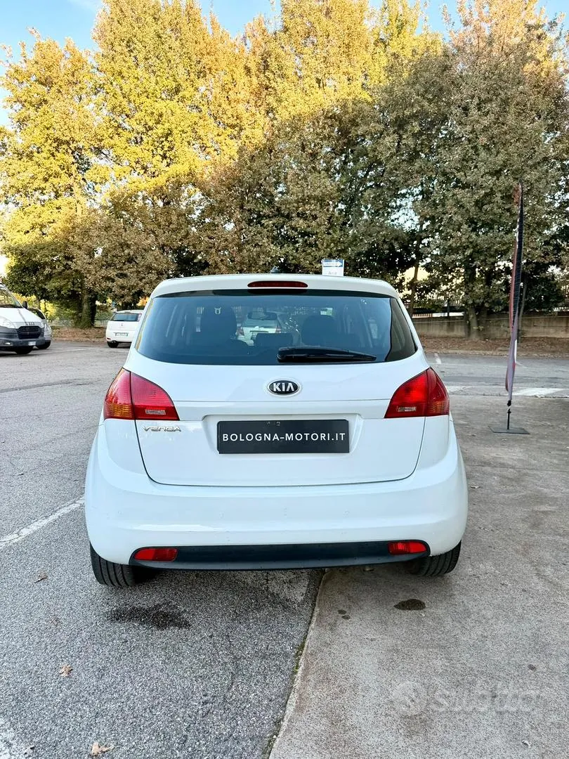Kia Venga 2013 photo 3