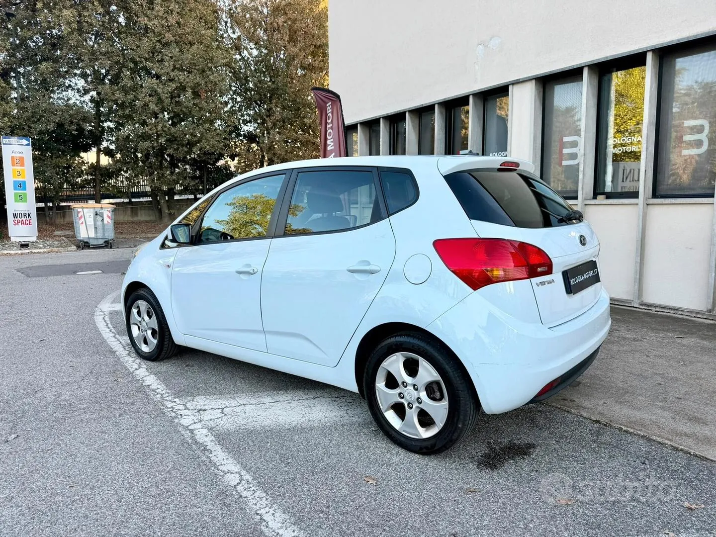 Kia Venga 2013 photo 2