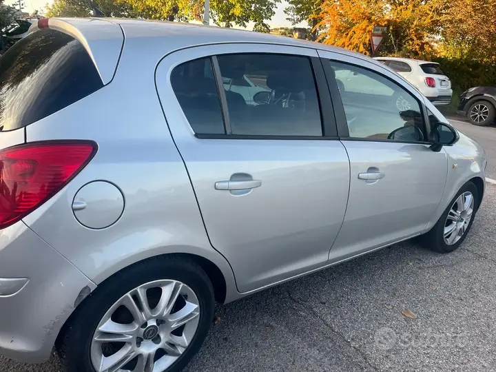 Opel Corsa 2012 photo 2