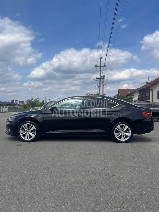 Skoda Superb 2019 photo 3