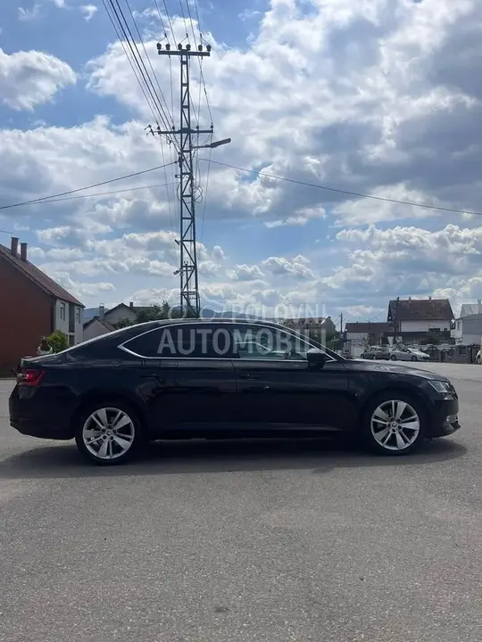 Skoda Superb 2019 photo 5