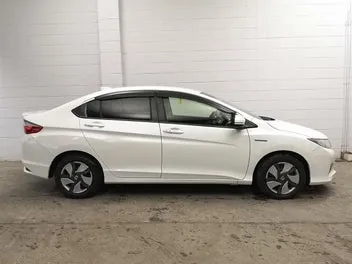 Honda Grace 2015 photo 4
