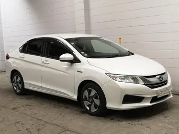 Honda Grace 2015 photo 2