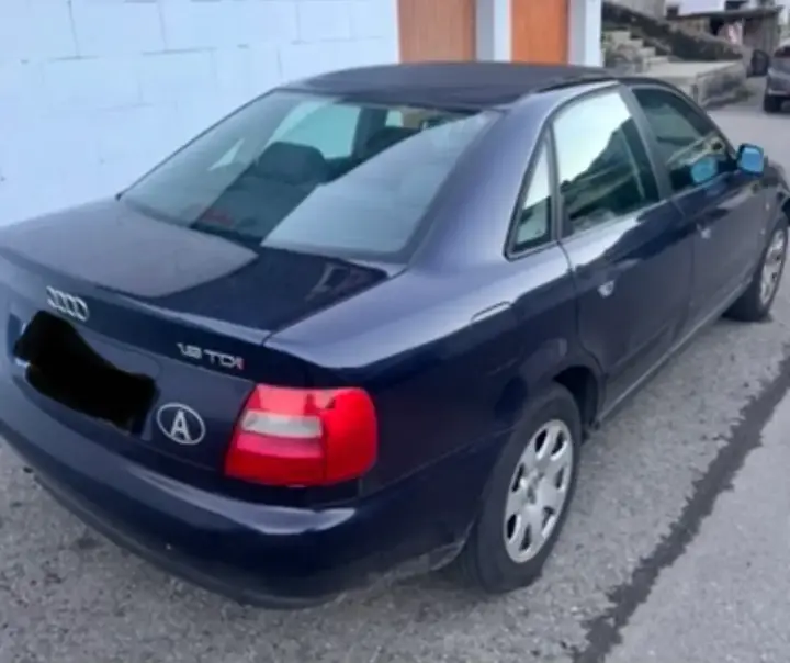 Audi A4 1997 photo 2