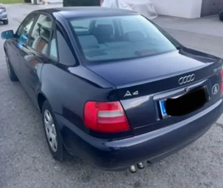 Audi A4 1997 photo 3