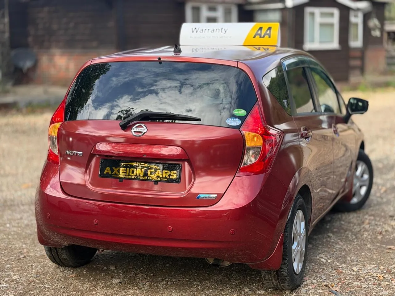 Nissan Note 2015 photo 2