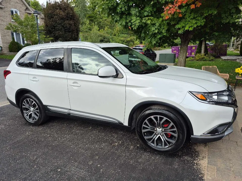 Mitsubishi Outlander 2016 photo 2