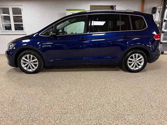 Volkswagen Touran 2018 photo 2