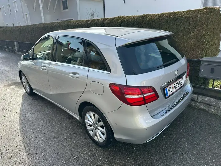 Mercedes-Benz B-Class 2017 photo 3