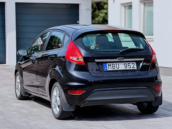 Ford Fiesta 2012 photo 2