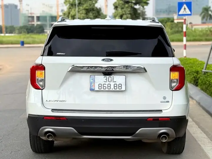 Ford Explorer 2024 photo 2
