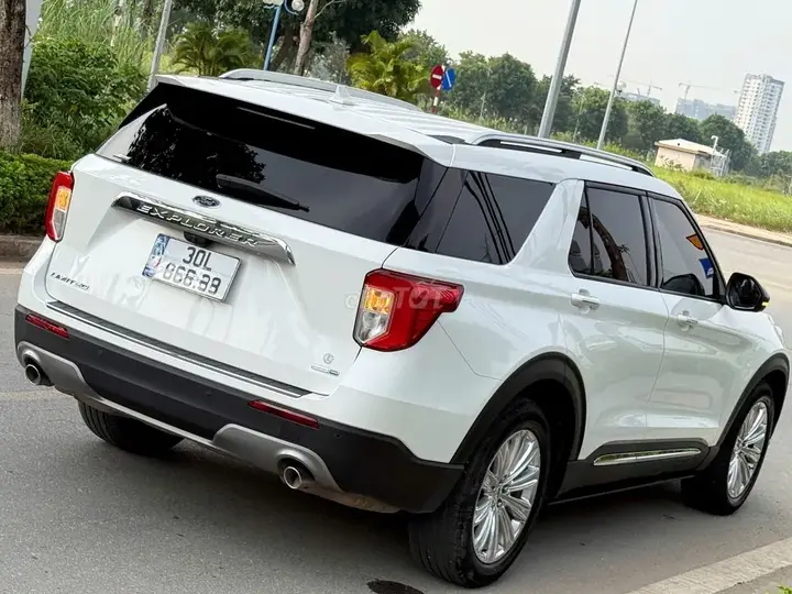 Ford Explorer 2024 photo 4