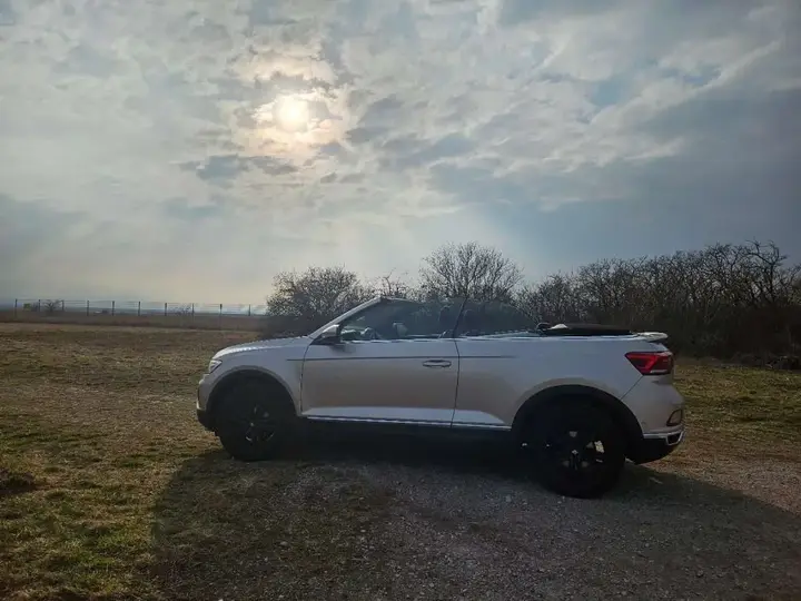 Volkswagen T-Roc 2022 photo 2