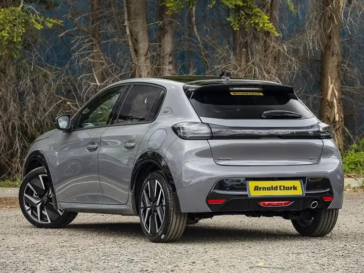 Peugeot 208 2026 photo 2