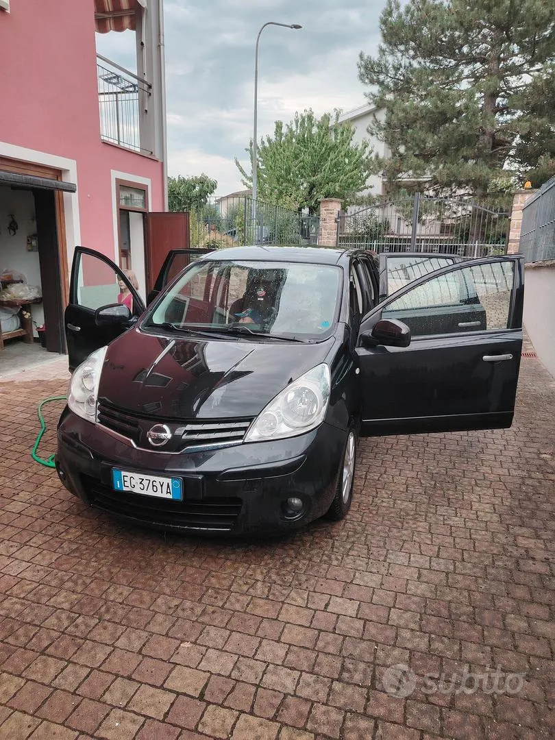 Nissan Note 2011 photo 4