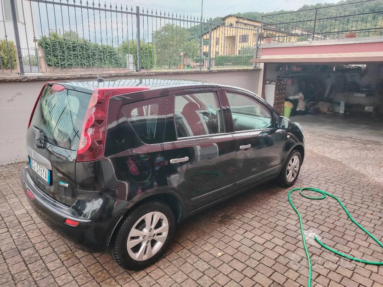 Nissan Note 2011 photo 3