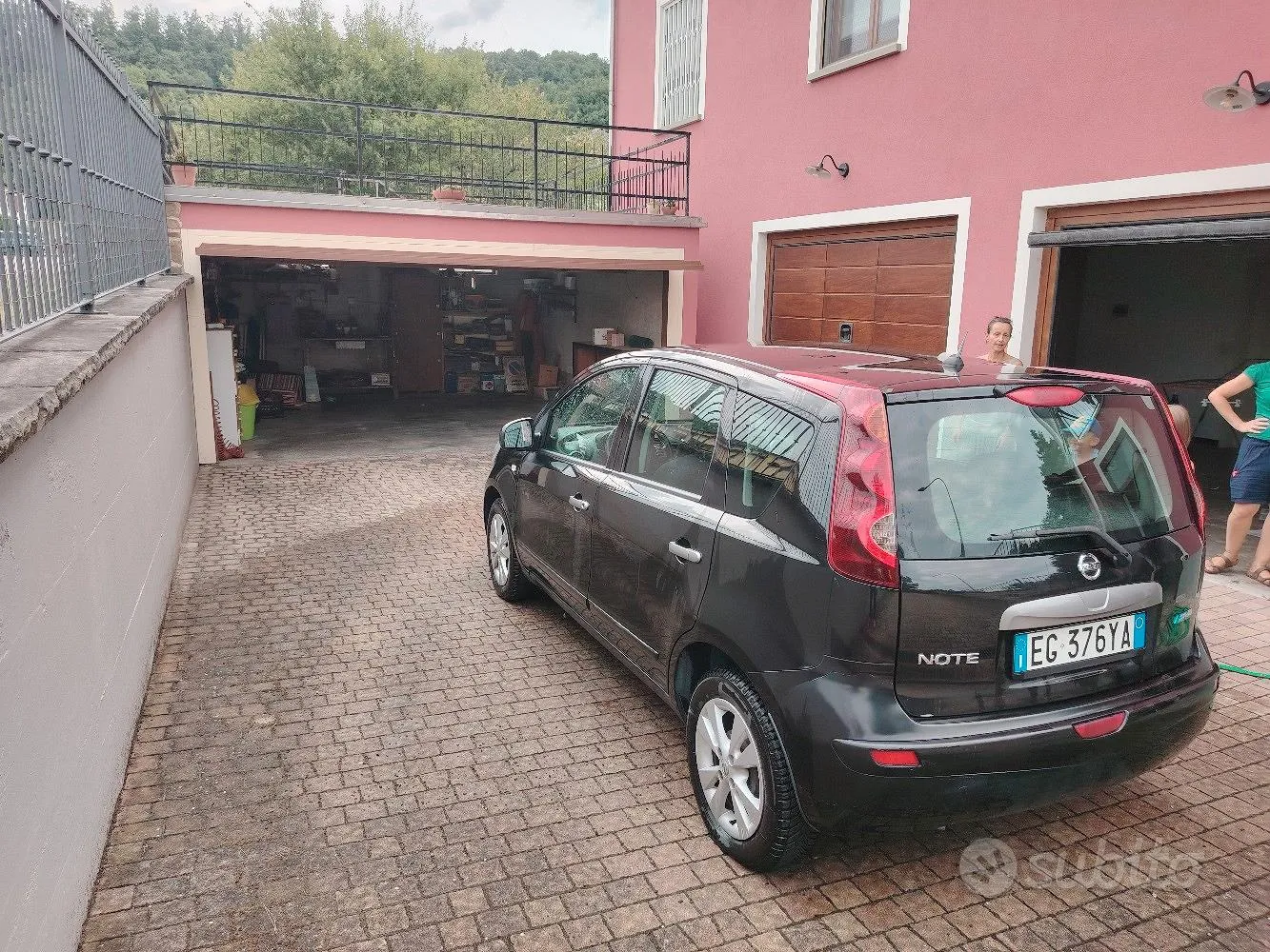 Nissan Note 2011 photo 2