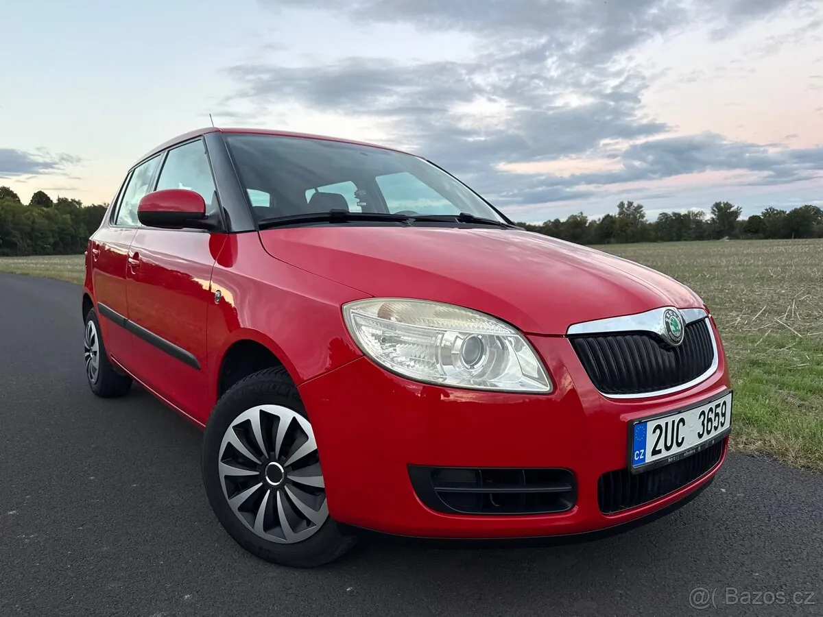 Skoda Fabia 2009 photo 2