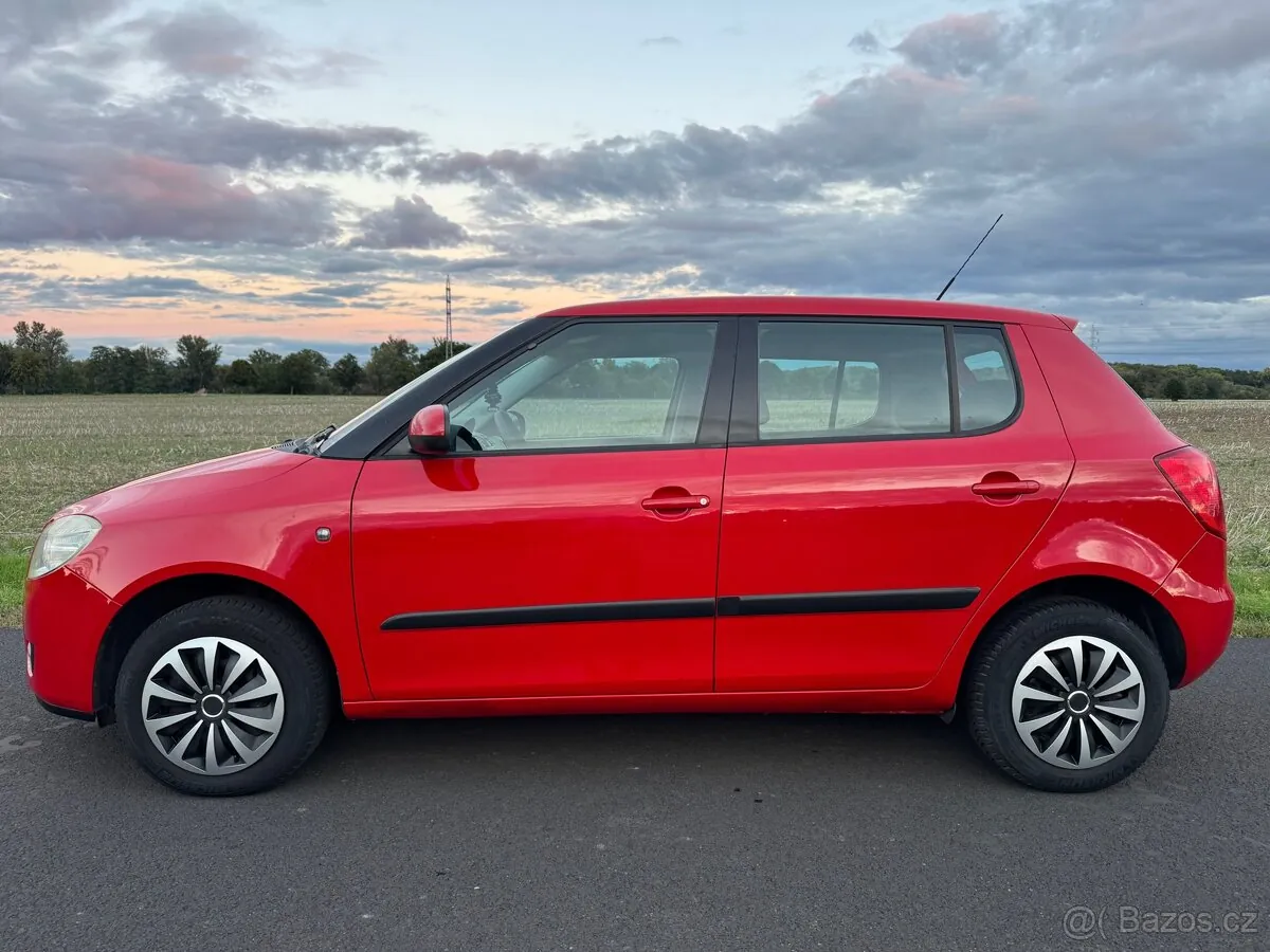 Skoda Fabia 2009 photo 5
