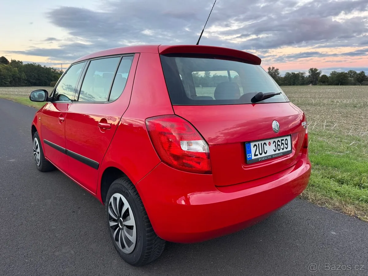 Skoda Fabia 2009 photo 4