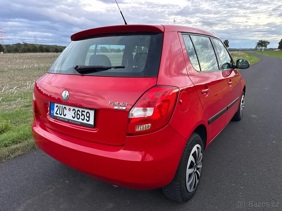 Skoda Fabia 2009 photo 3