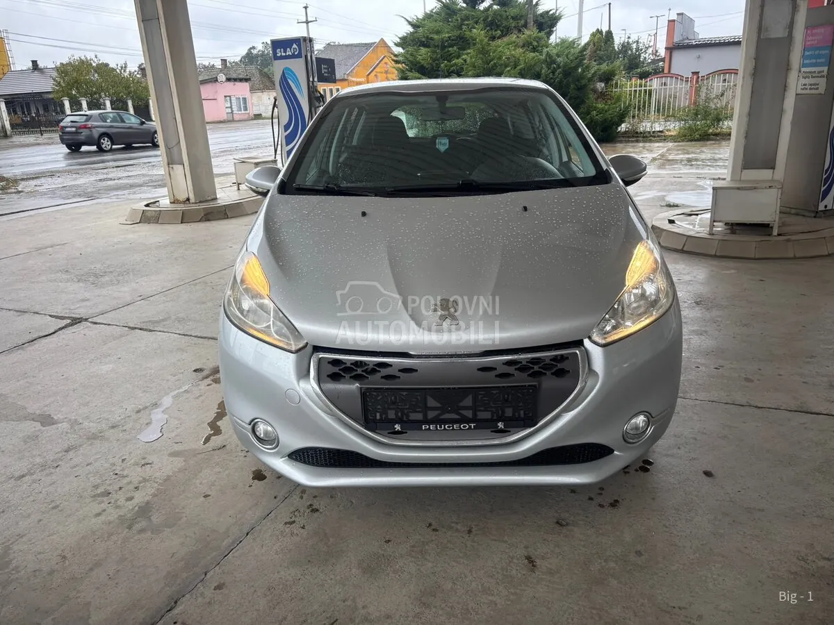 Peugeot 208 2013 photo 3