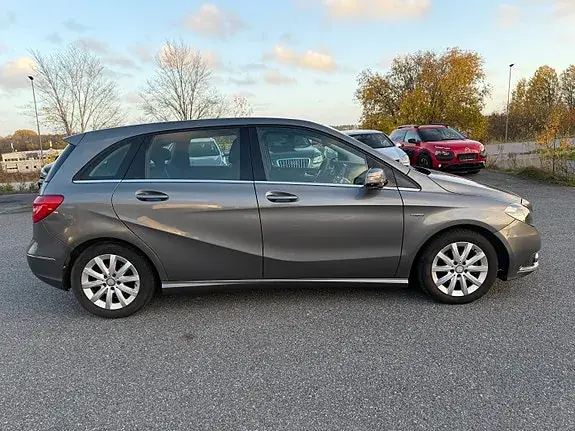 Mercedes-Benz B 180 D 2012 photo 5