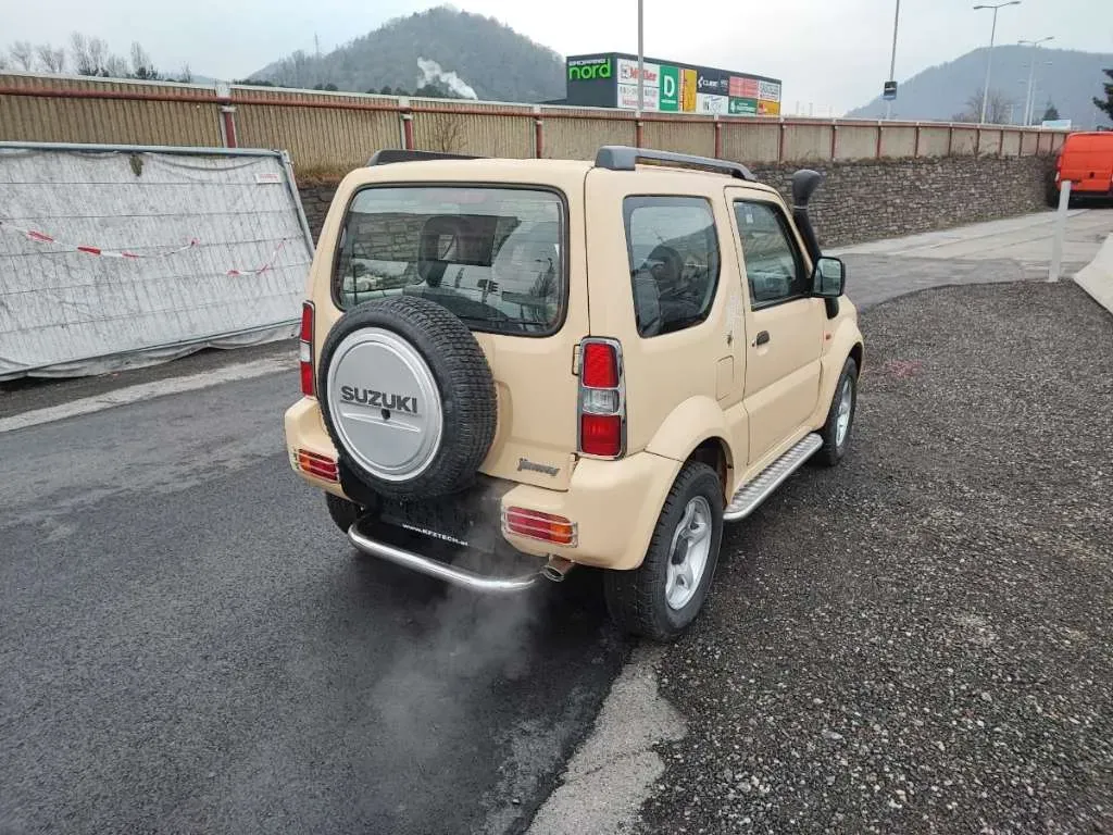 Suzuki Jimny 2000 photo 3