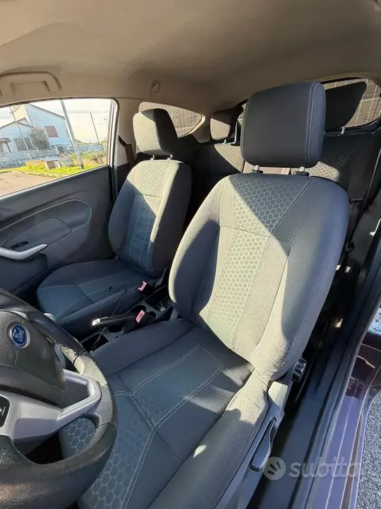Ford Fiesta 2009 photo 4