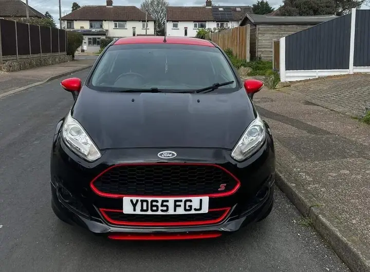Ford Fiesta 2015 photo 2
