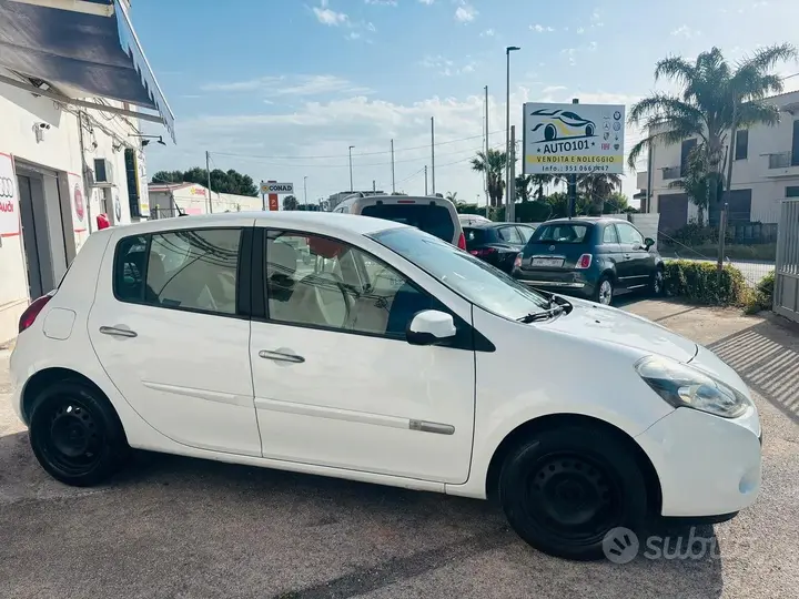 Renault Clio 2010 photo 5