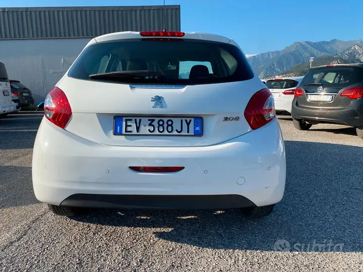 Peugeot 208 2014 photo 4