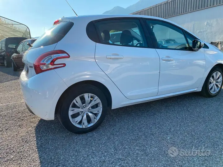 Peugeot 208 2014 photo 3
