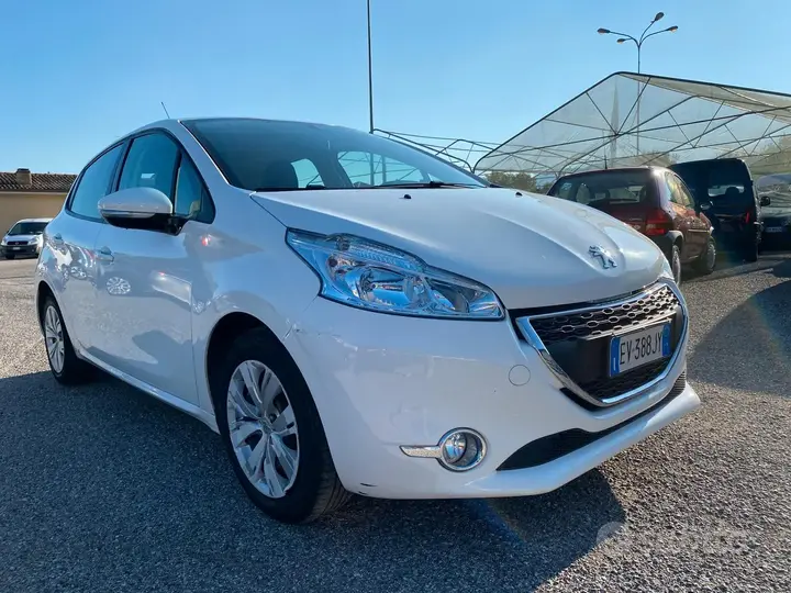 Peugeot 208 2014 photo 2