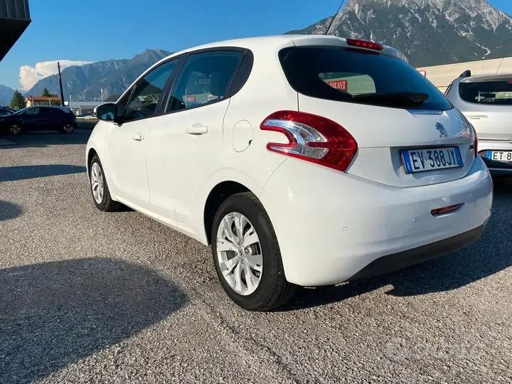 Peugeot 208 2014 photo 5