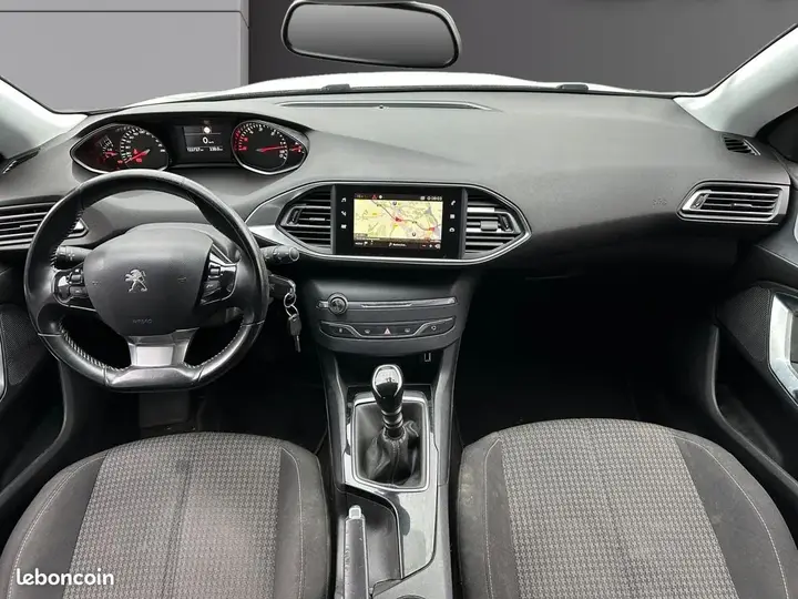 Peugeot 308 2019 photo 2