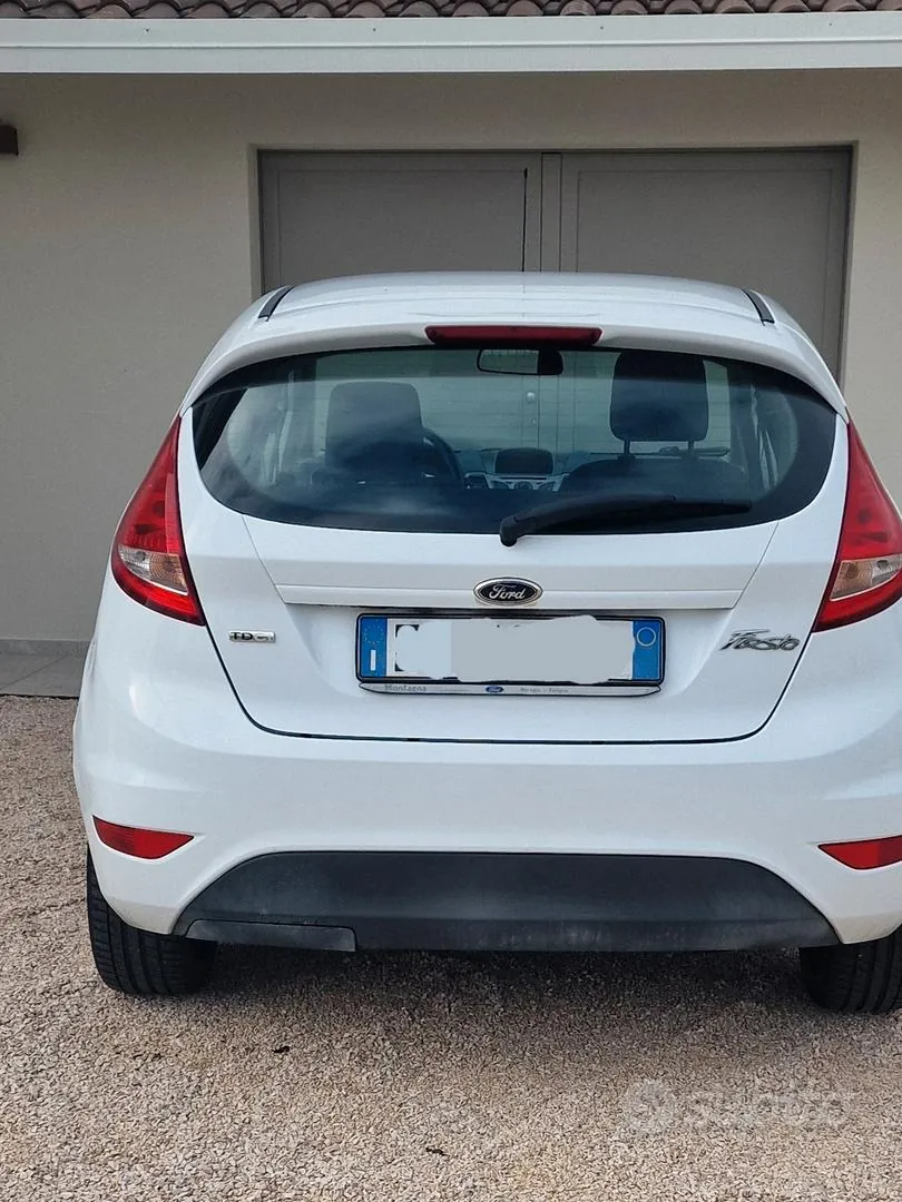Ford Fiesta 2011 photo 3