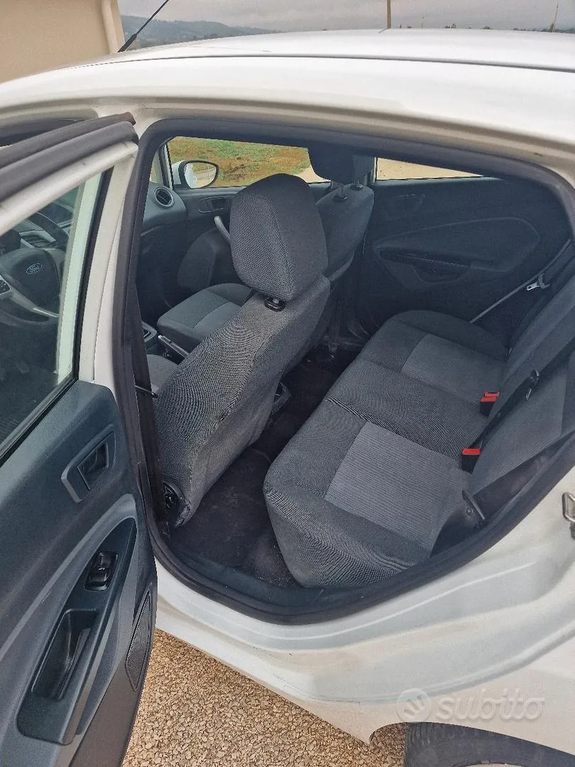 Ford Fiesta 2011 photo 5