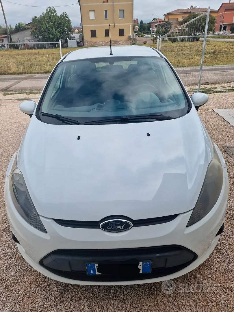 Ford Fiesta 2011 photo 4