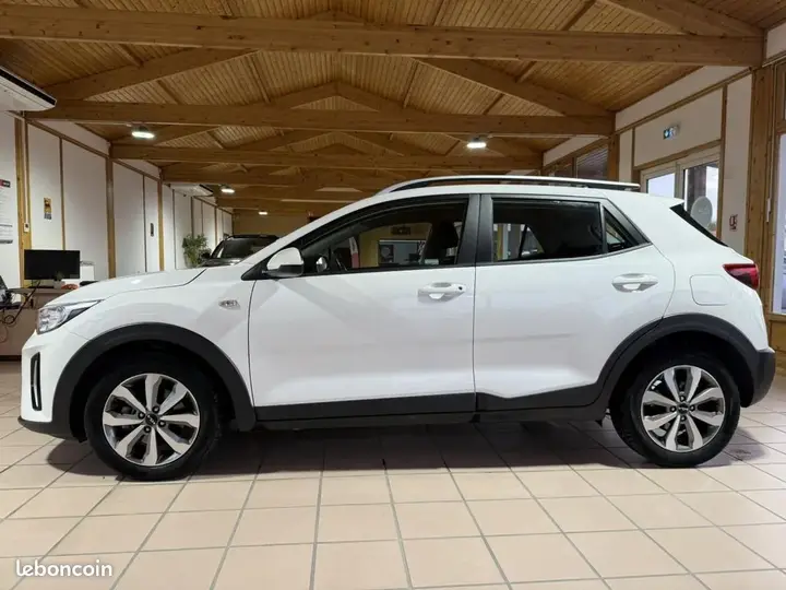 Kia Stonic 2024 photo 2