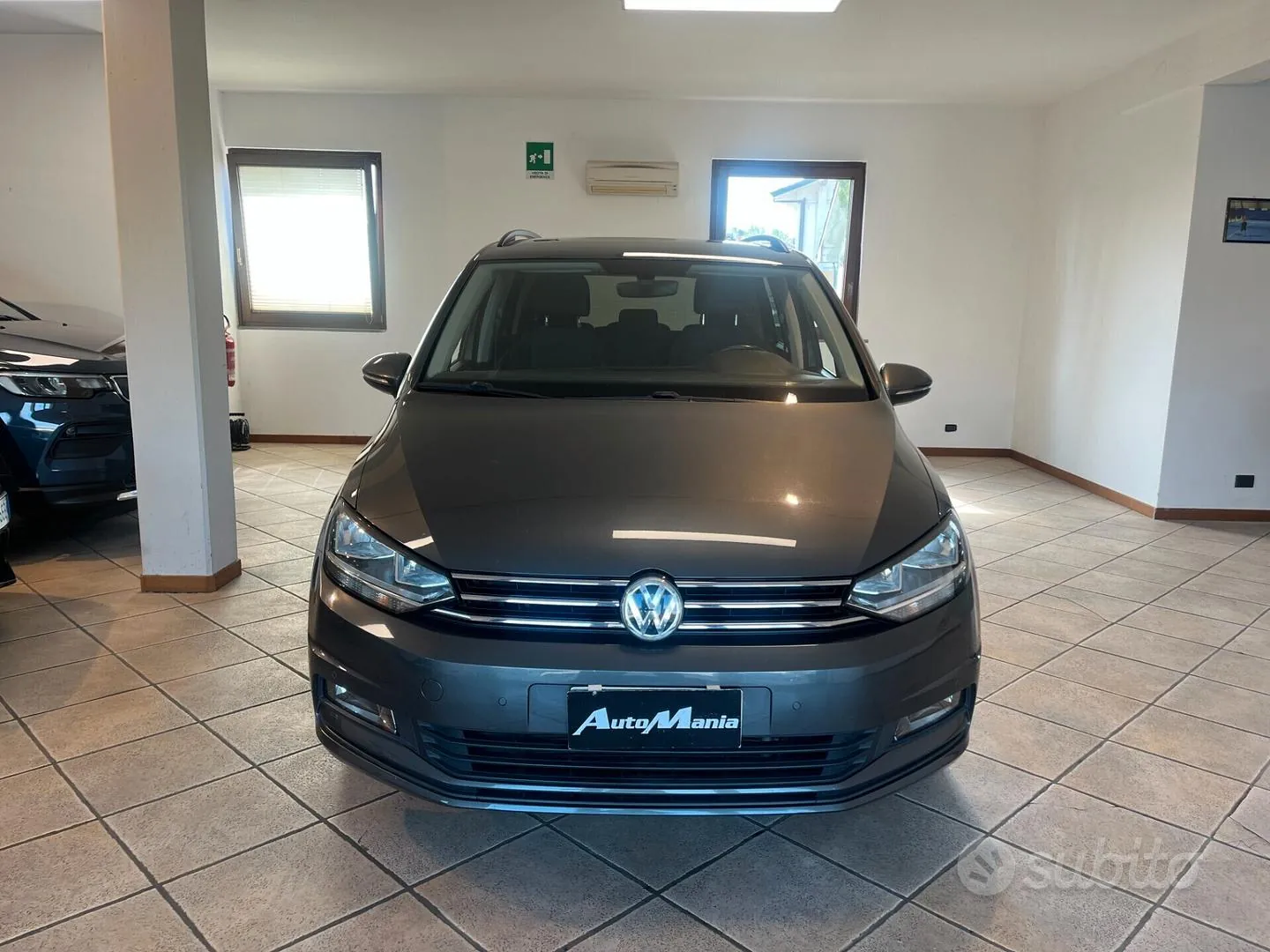 Volkswagen Touran 2017 photo 2