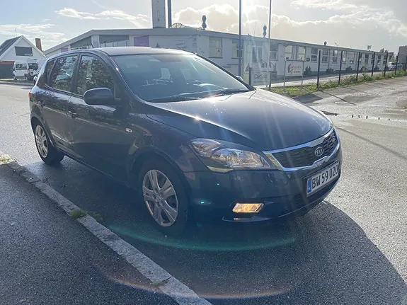 Kia Ceed 2010 photo 4