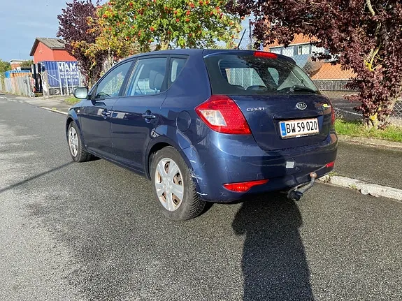 Kia Ceed 2010 photo 2